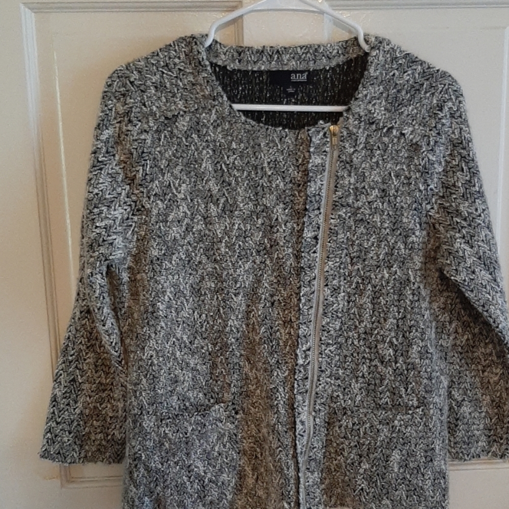 Super cute gray an white short sweater jacket